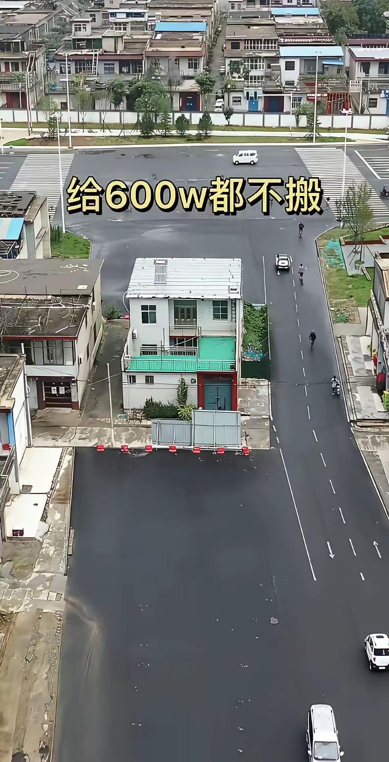 说真的，每次看到那些钉子户，真的为这些人的贪婪直摇头，明明可以一夜暴富，却因为内