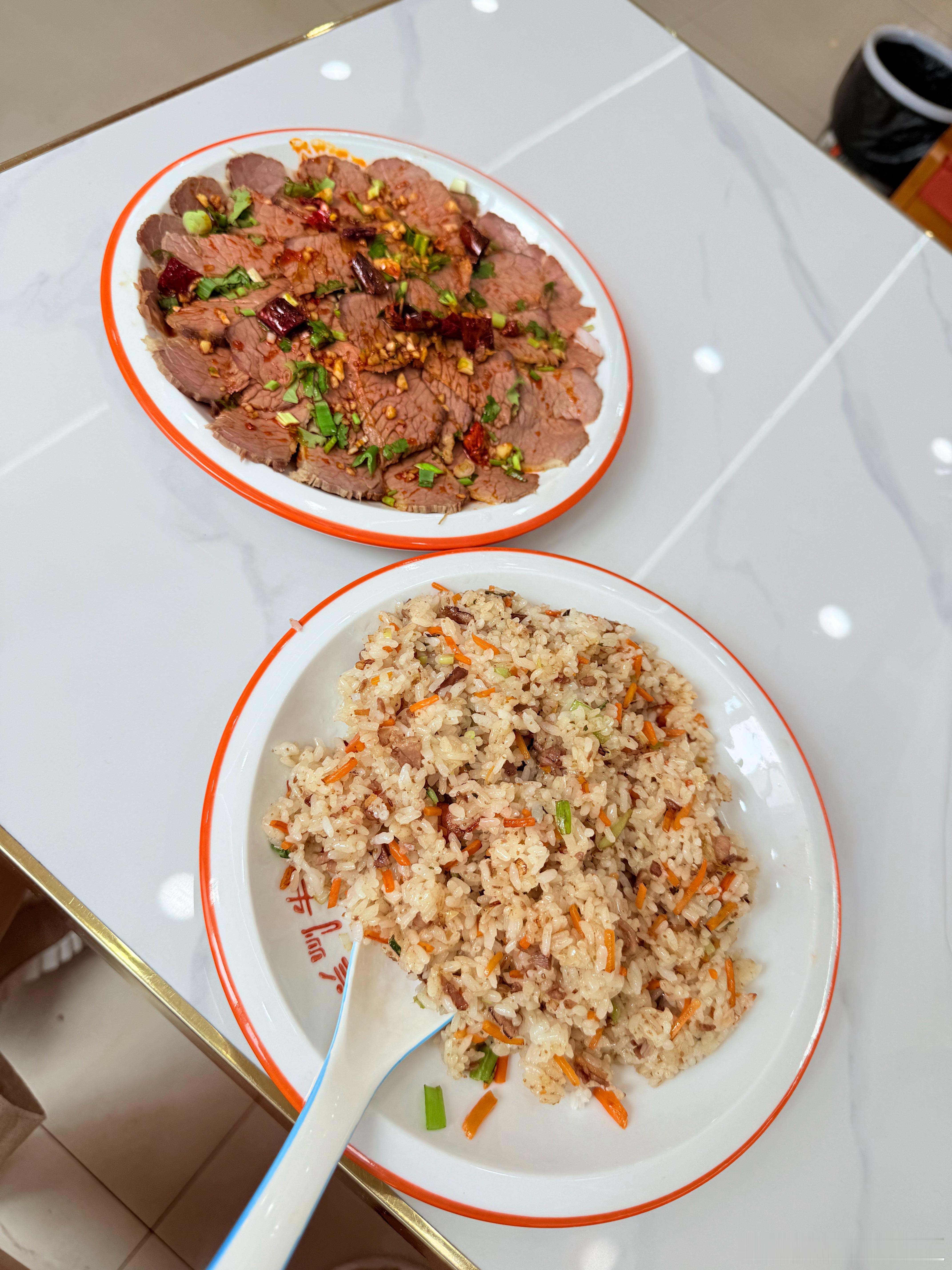 一份兰州炒饭 加份凉拌牛肉这算不算顶配了[awsl]跟姚老板混一天吃9顿[超话]