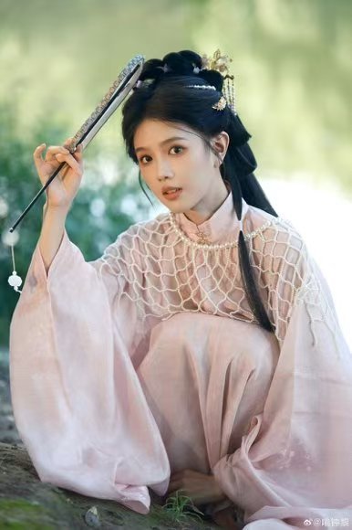 李卿喻钟黎是剧宣还是官宣 看他们互动像在看初恋剧！害羞又克制的小表情，藏不住的笑