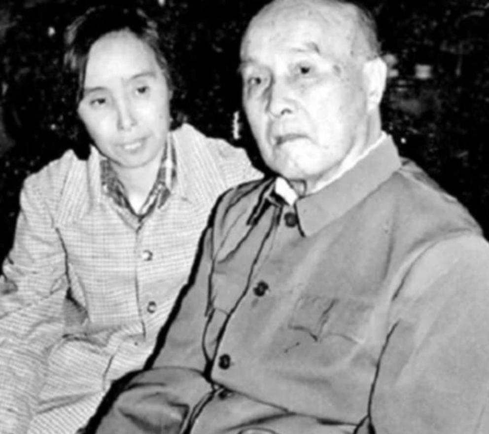 1973年，胡风准备去医院前，由于受凉，还没来得及下床，就说“不好了……”，一阵