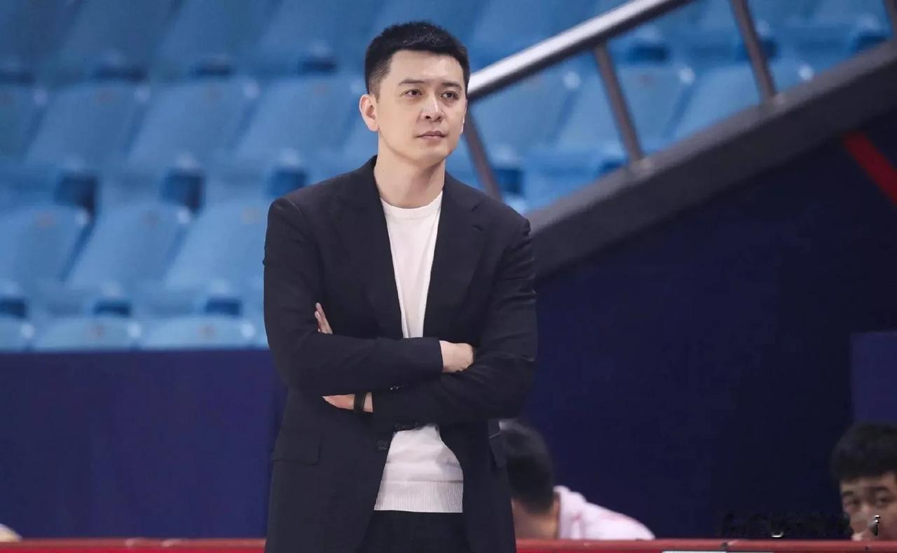 据媒体人导演我躺哪_basketball报道称，前辽宁男篮主教练杨鸣已经与辽宁益