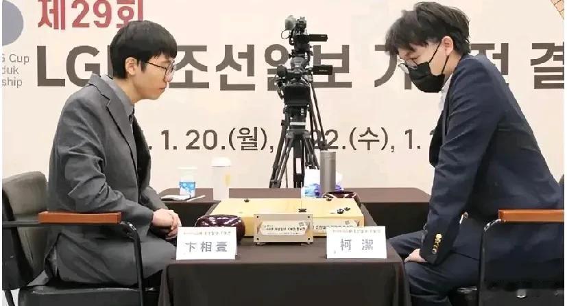 震惊！围棋界惊现“定制冠军”？
柯洁退赛直接颁奖这操作，简直离谱到家！这难道不是