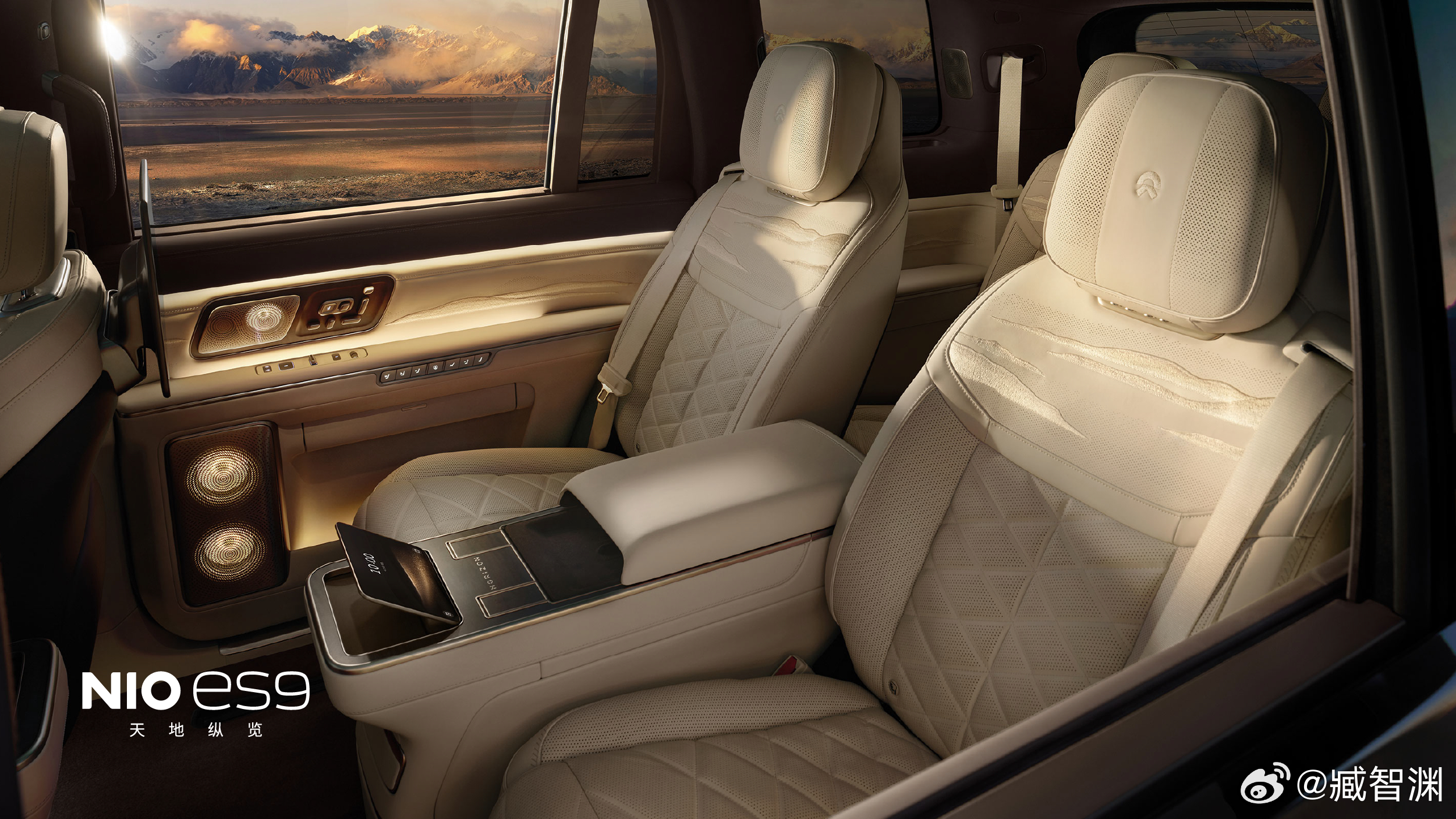 蔚来ES9官图发布，体量感拉满。六座，全新金色，内饰有山形立体刺绣；单个门板上就