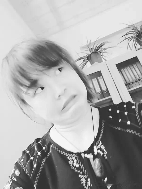 上联:人不可貌相
下联:智不可估量