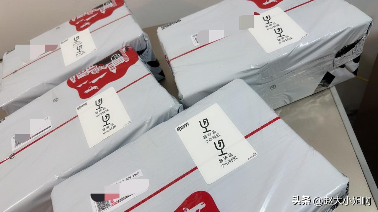 刚打完了几个包裹📦
晚上下的单，不打完就觉得不得劲，就觉得今天这一天过得不圆满