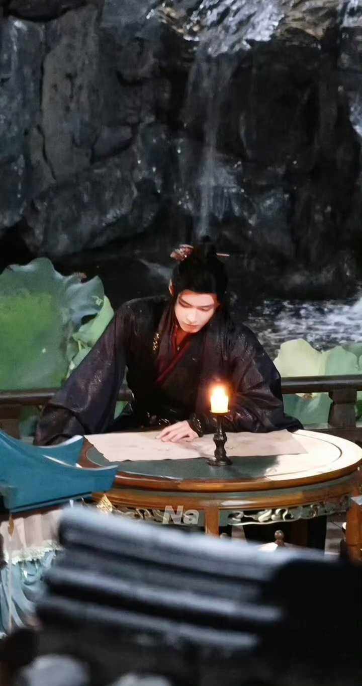 何与演夜王爷被法术弹走，无实物表演被法术控制摔倒🐮 