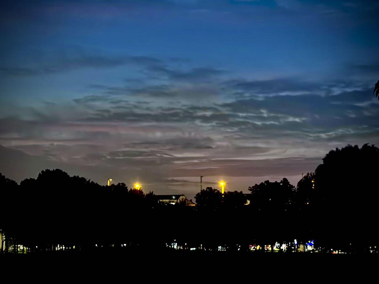 我的今日状态：😁轻松愉快
我这里的天气：☀️晴天
      夜色初阑
   