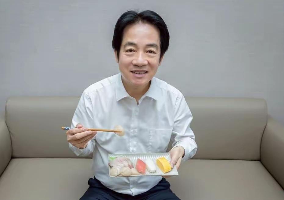 为什么汉奸总是留中分，不是巧合，以前的日本国王就喜欢中分。
赖清德的发型也是经过