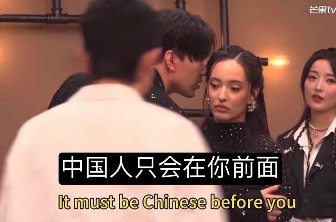 #迪玛希忘记关麦克风#这就是直播的魅力吧？其实大家都知道是剧本，但直播的不可控因