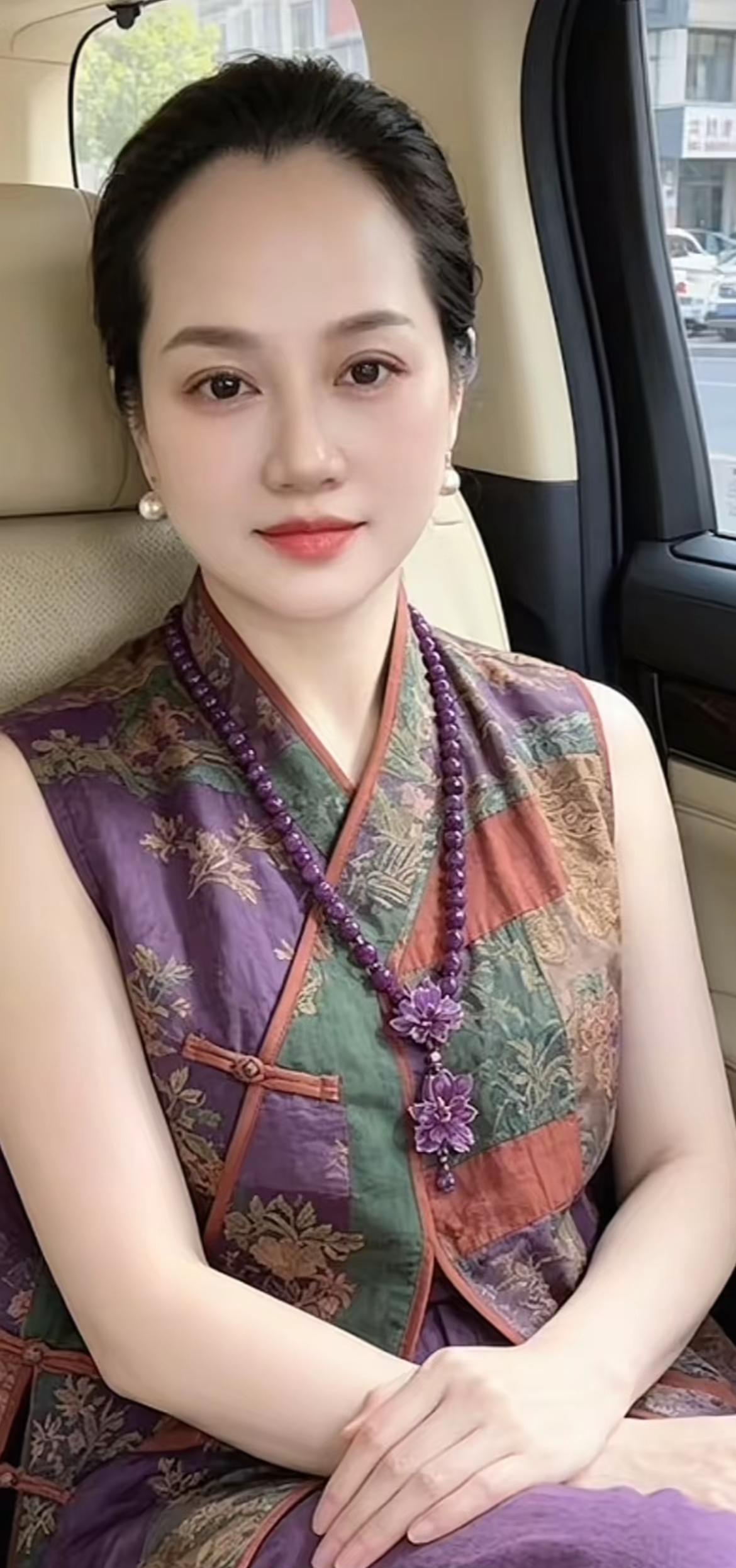 这辈子我待人真诚实在，从来不玩套路。人与人之间，尊重都是相互的。你尊重我，我便敬