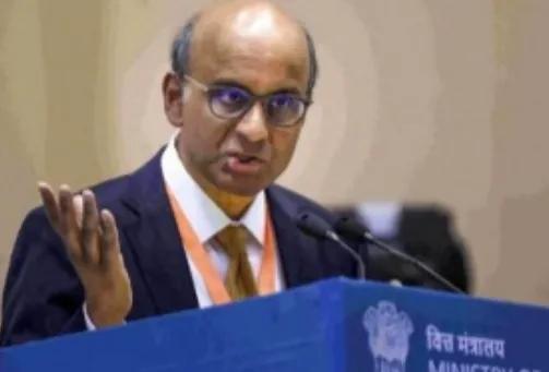 新加坡总统说 “若想全球和平，中国必须放弃过度的自给自足政策”。中国的事情用不着