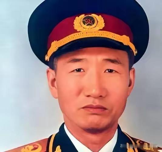 1950年，甘肃土改时，一名压榨百姓的地主被清算。临刑前，他突然挣脱身边人，拼命