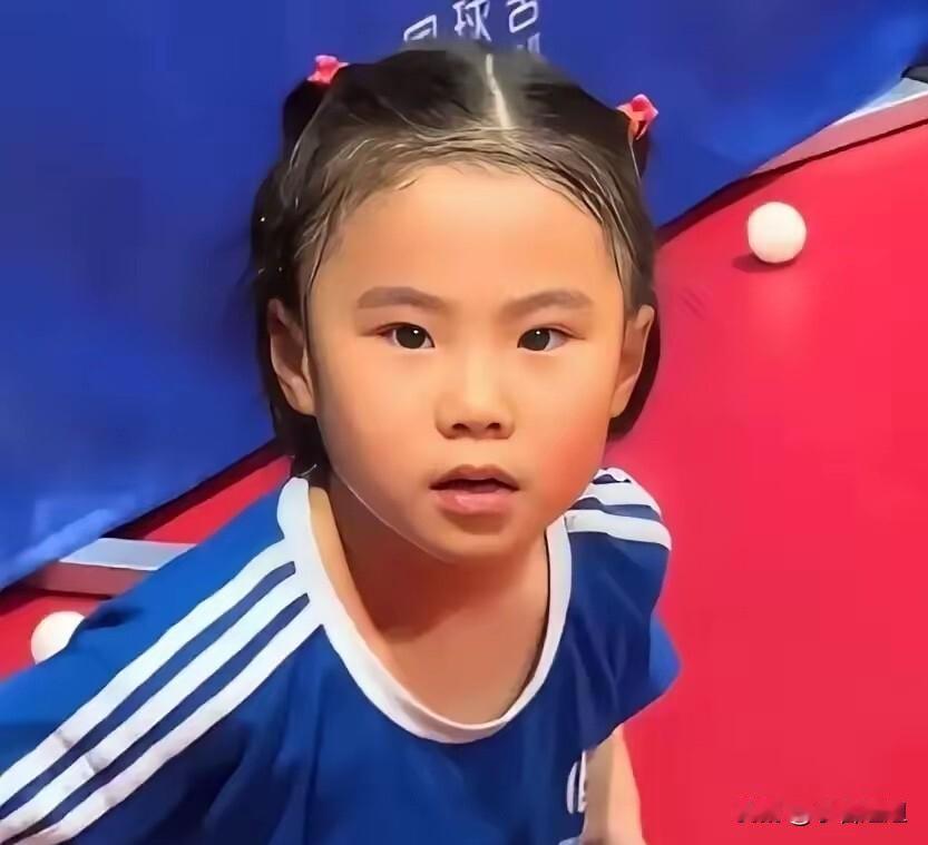 我严重怀疑
王楠让10岁女儿孤身拖着行李箱去上海打比赛
不是为了省机票钱
也不是