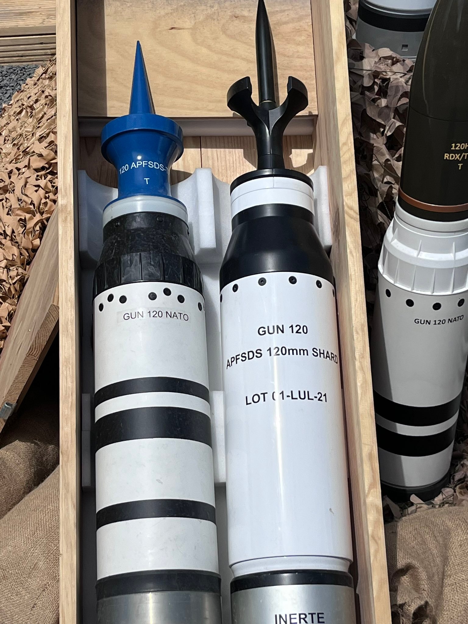 每天认识一件兵器 SHARD MK1（图右👉） 