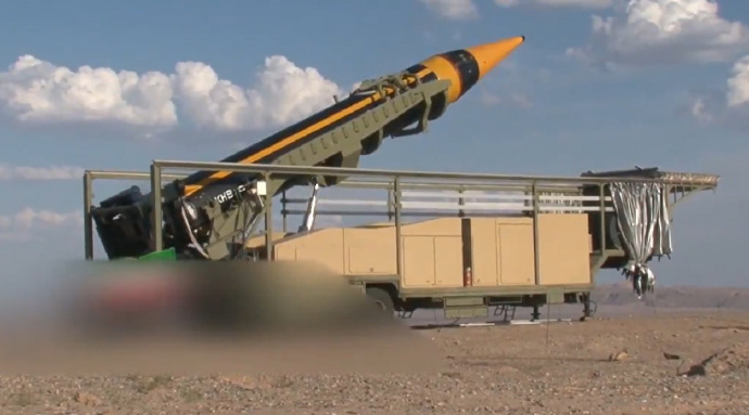 烽火问鼎计划每天认识一件兵器 视频显示，美国/以色列空军摧毁了发射准备状态的伊朗