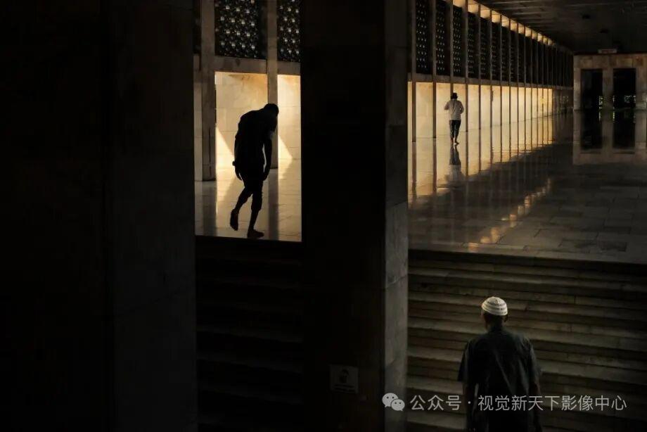 赚钱，努力是标配，重要的是把自己活成值钱的人
