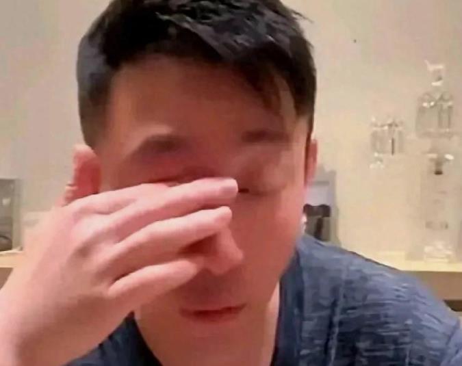 s妈应大大方方的把孩子交给汪小菲，以后还有个亲戚走，需要小菲的时候一个电话一句儿