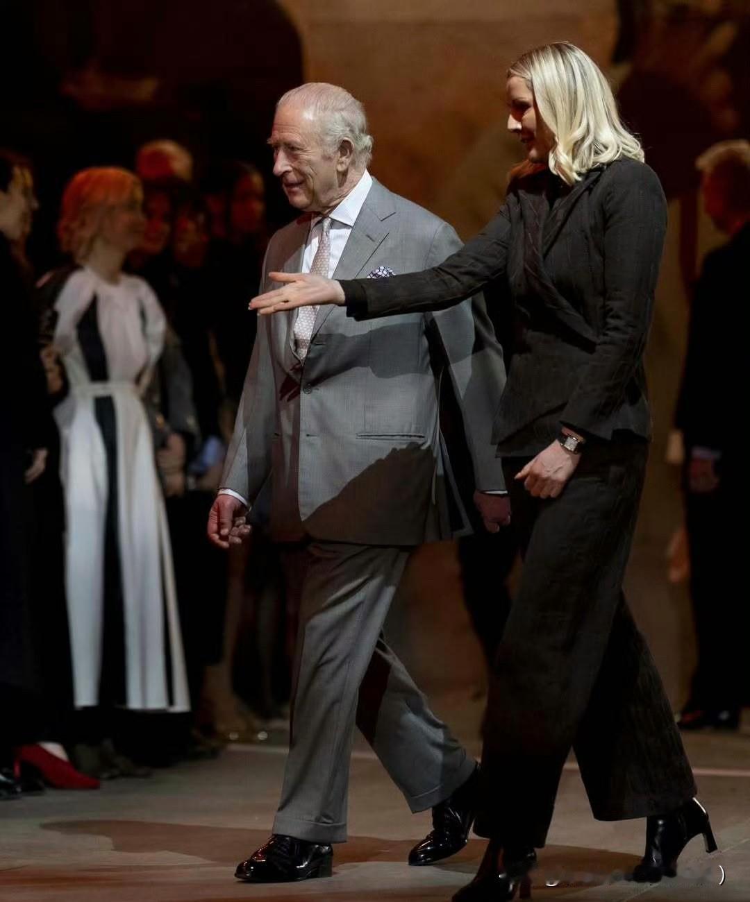 第一次见，查尔斯国王出席2026伦敦时装周活动！