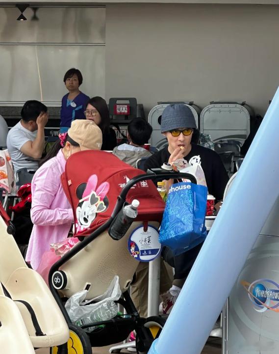 吴倩这事，给所有离婚夫妻提了个醒。 分开之后，真的没必要老死不相往来。 好多夫妻
