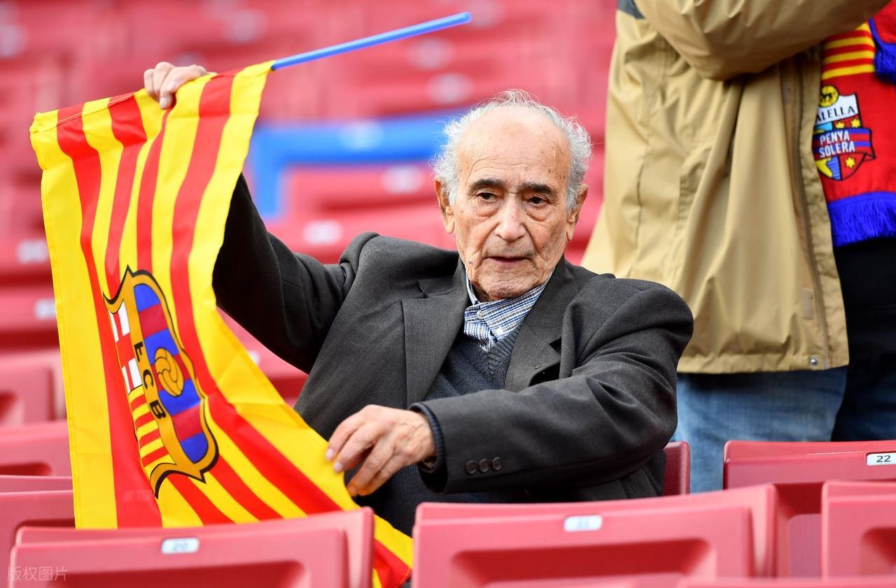 男人至死是少年！静坐看台，笑看风云，诺坎普青春风暴席卷英超肌肉丛林，纽卡斯尔崩盘