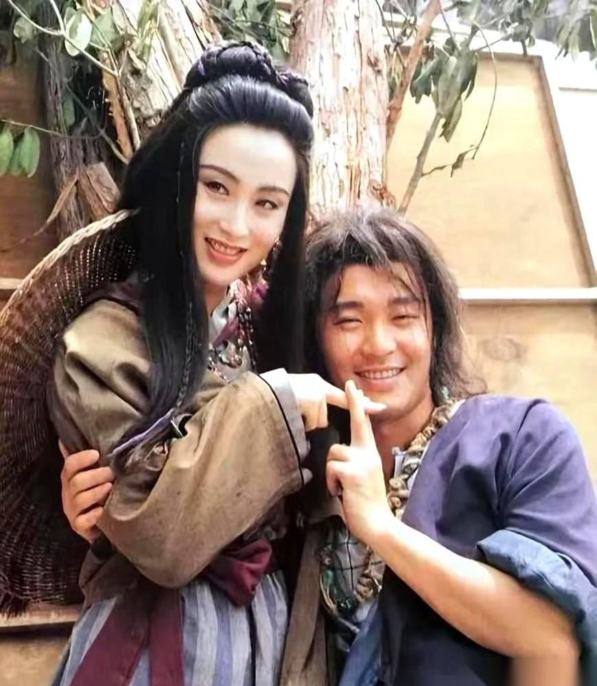 张敏看周星驰，看得透透的。
一句话，就把所有CP粉的梦给打碎了：戏里能爱到死，戏