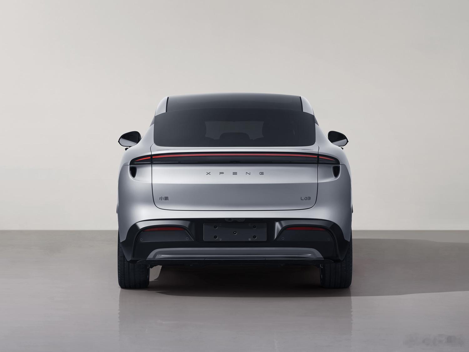 小鹏MONA体系的SUV车型上今天的工信部车展 了，名字叫L03。比较显眼的地方