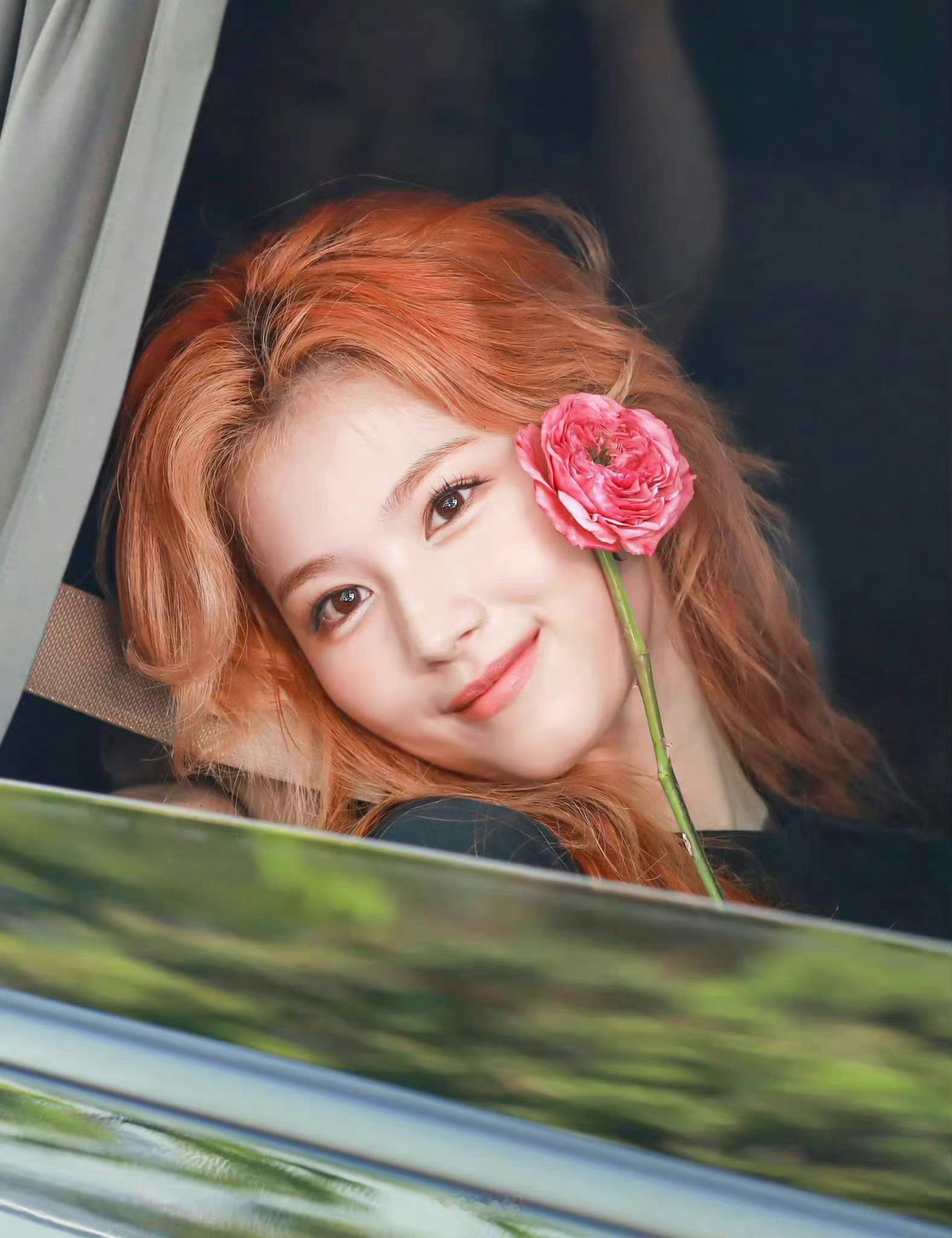 凑崎纱夏Sana惊为天人的车窗纱 ​​​