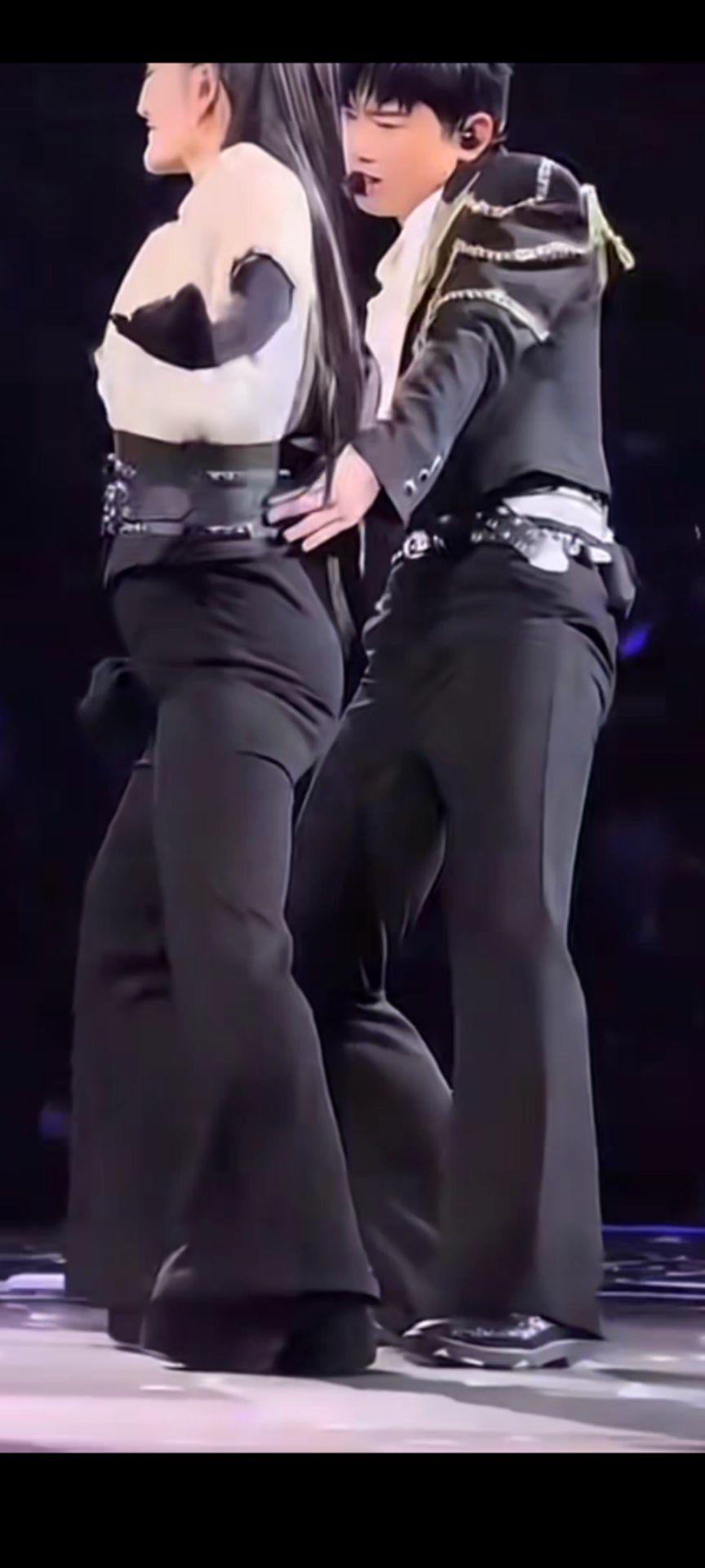 谢娜身材保持成这样也不容易了。