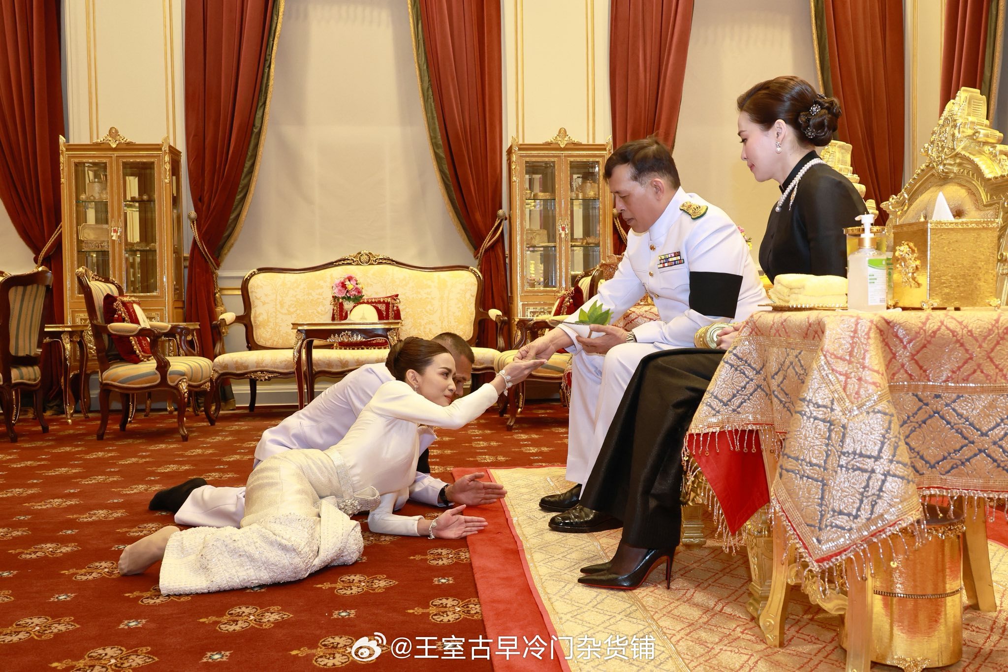 王室王室泰国王室素娘娘 2026年3月4日，狗哥素娘娘为一位君官主婚，新宠奥小主