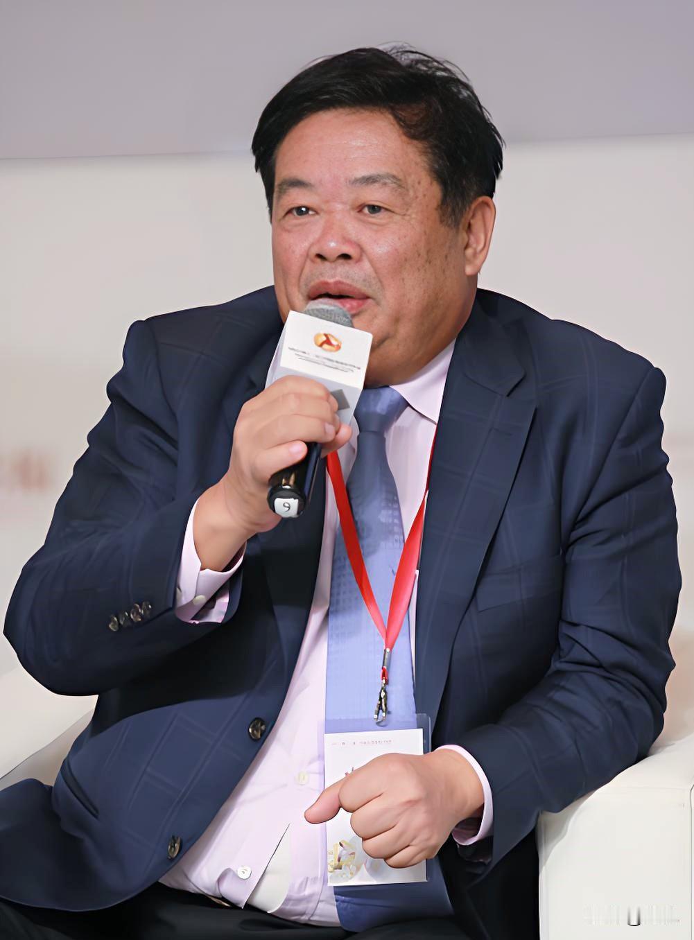 曹德旺说：“你没钱的时候，不要做傻事，不要假大方、穷大方，因为你没钱的时候，装出