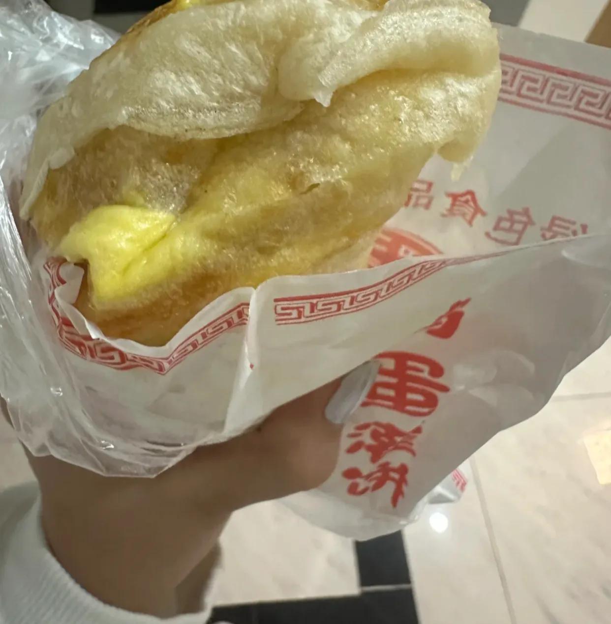 路边摊小吃还是谨慎买吧.……

满怀期待地去品尝那诱人的鸡蛋灌饼，却不料在制作过