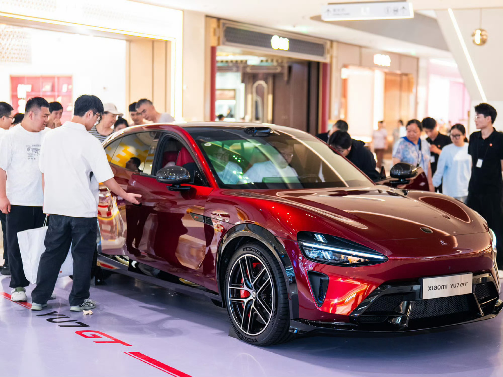 赛道上的“移动急救站”，生活中的出行、可靠“好搭子”！没错，小米YU7 GT正式