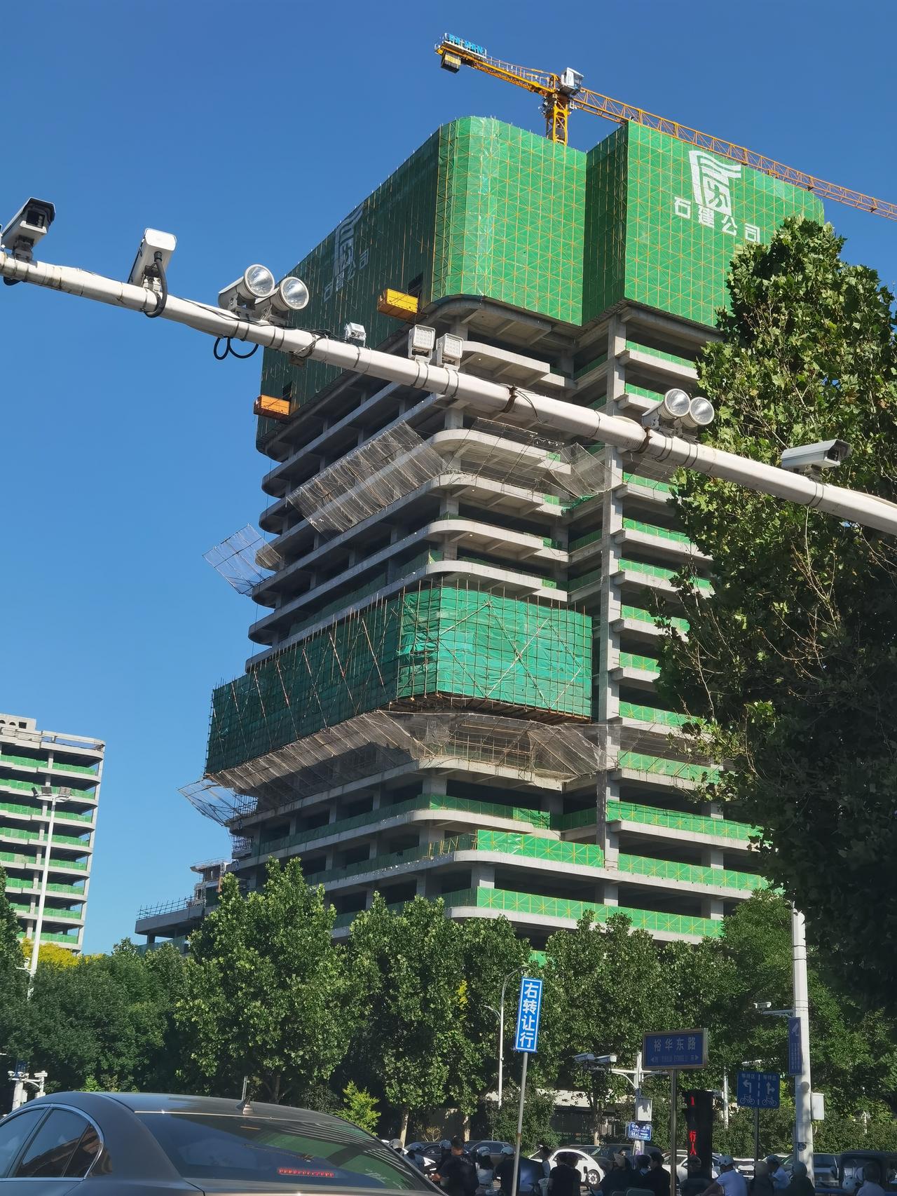 石家庄大平层豪宅来了 路过裕华路与平安大街交口，就是原来环宇电视机厂的位置，猛然