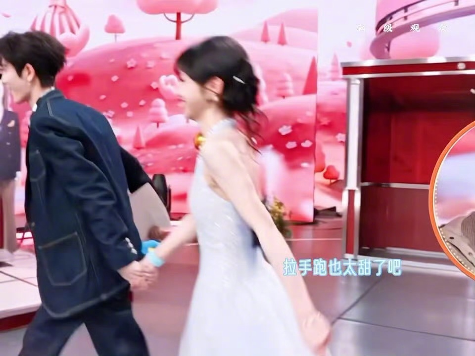 张凌赫田曦薇下意识的牵手豹豹猫猫就这么宠我！谁懂啊！剧宣综艺直接看成恋综了，张凌