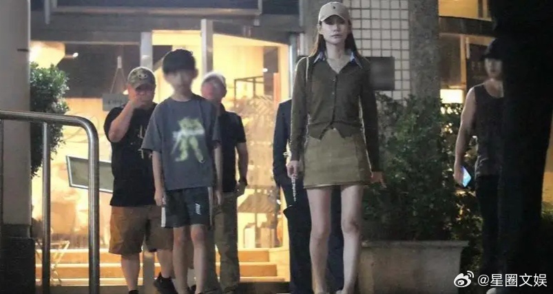 大S儿子9岁身高大S儿子长这么高了 小箖箖暴风抽高 ​​​