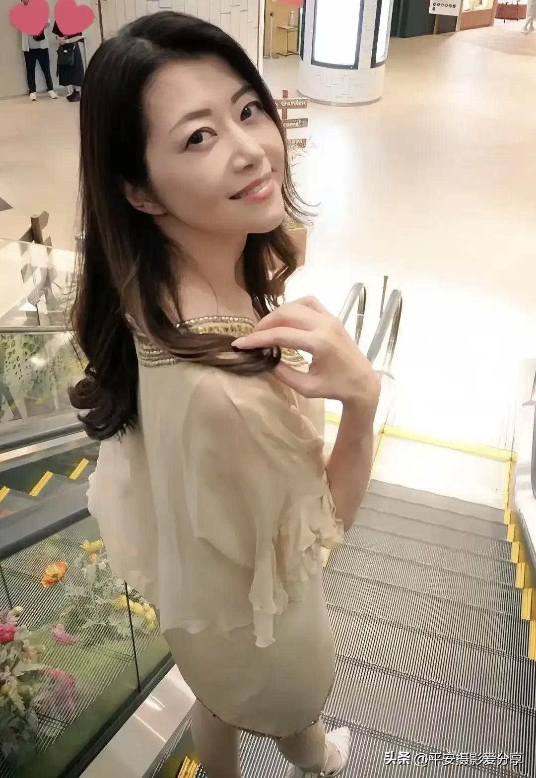 商场电梯 回头一笑而过女人化妆漂亮吗 你有不能原谅的人吗 好的心态会不会给自己带