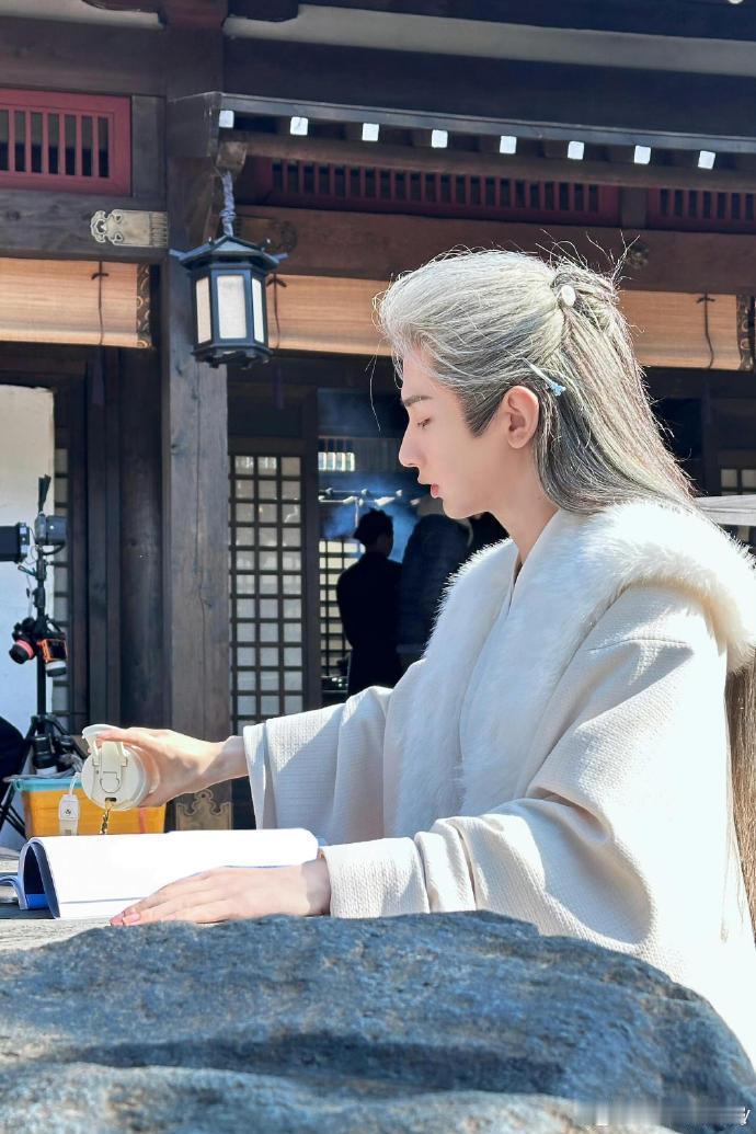 成毅请的烤全羊成毅才是内娱活人天花板吧！请烤全羊还让车开慢一点回应粉丝，慷慨又温