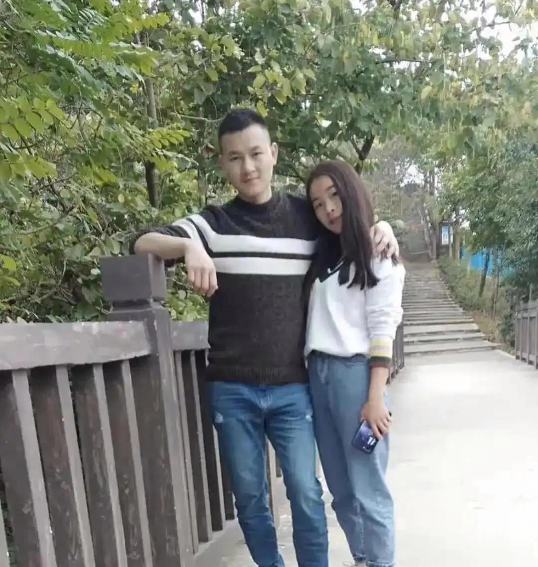 时隔十四年，同样的两个人变化真大，女的变漂亮了，男的秃头了！