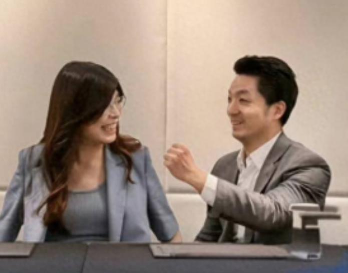 蒋万安的手腕真不是一般的厉害，上午还在那跟郑丽文握手的通稿，下午就直接坐到郑丽文