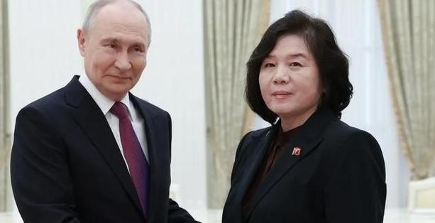 中国养出白眼狼了？普京公开感谢朝鲜出兵，俄罗斯直接翻脸不再支持半岛无核化，平壤街