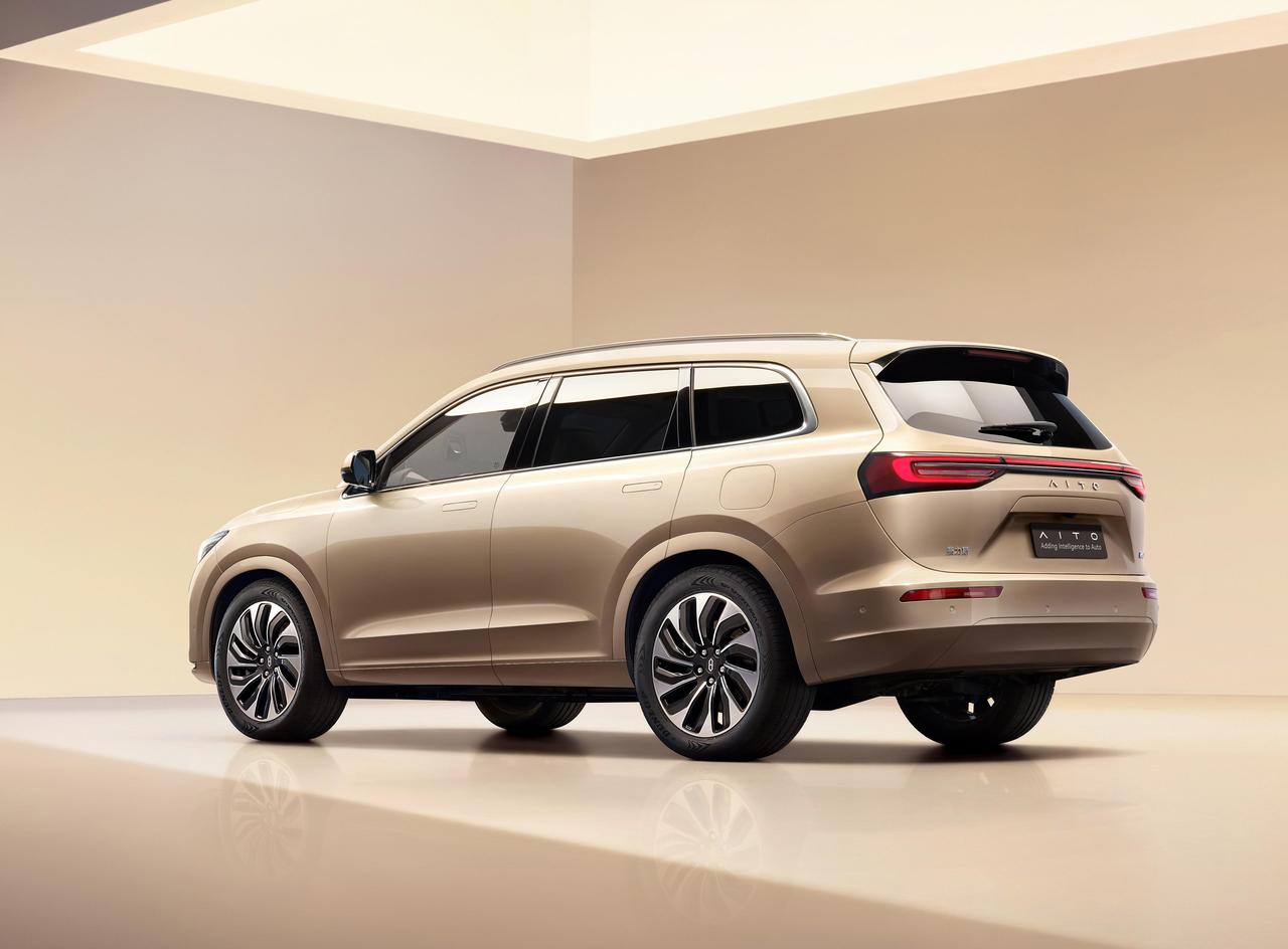 覆盖10万-50万级！赛力斯车型全家桶
 
赛力斯车型矩阵精准拿捏不同用户痛点，