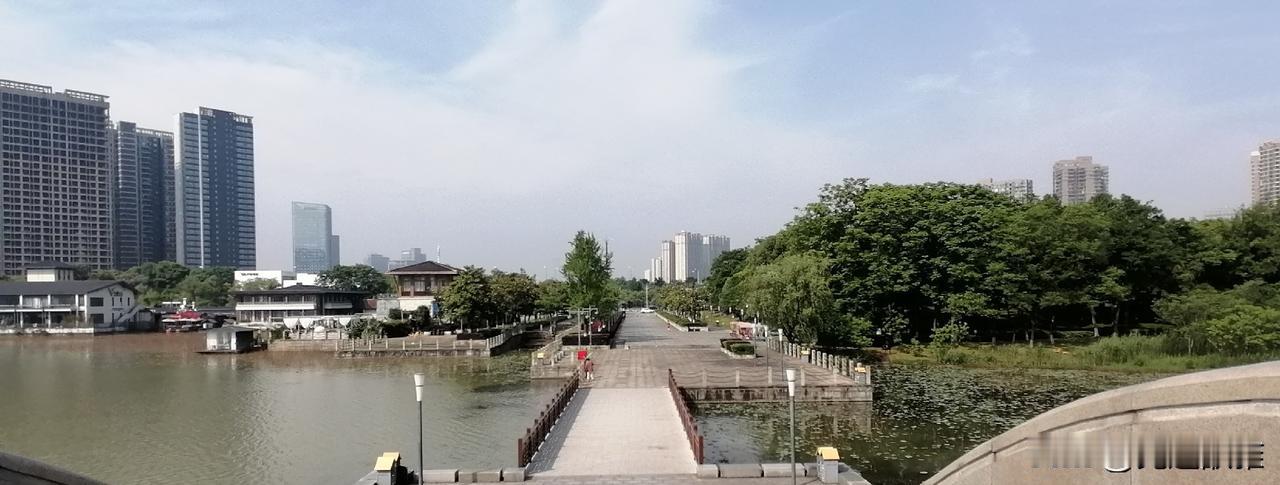 6年前的9月18日，上午9点多钟，老母亲走完了她93岁的人生旅程，毫无牵挂地到了