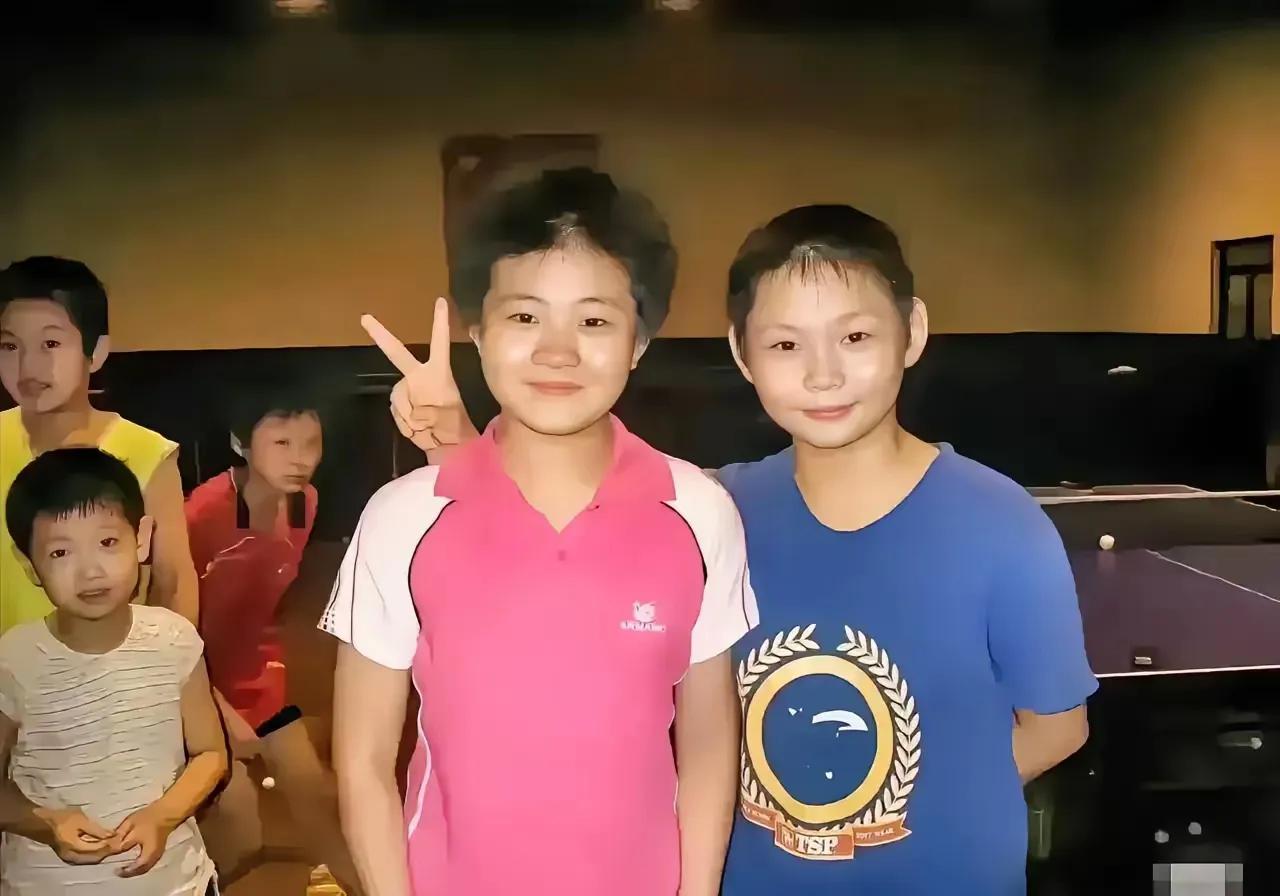 何卓佳的实力绝对不可小觑，她作为孙颖莎的陪练和闰蜜被大家熟知，本次大满贯她3:0