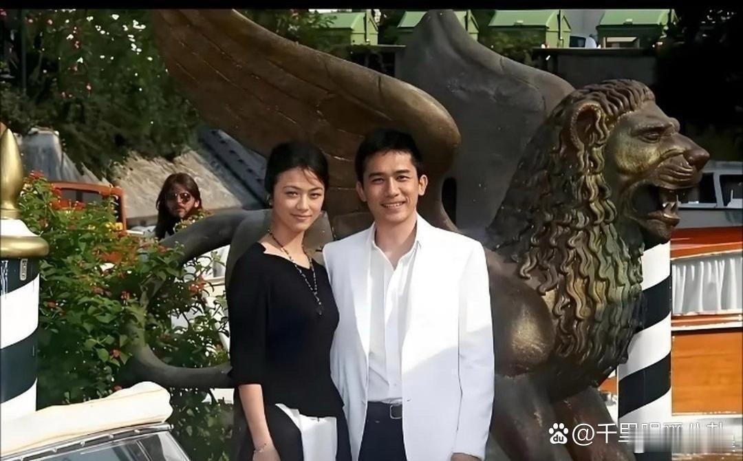 梁朝伟当年也太年轻帅气了，这大概就是男人最有魅力的黄金时期吧 