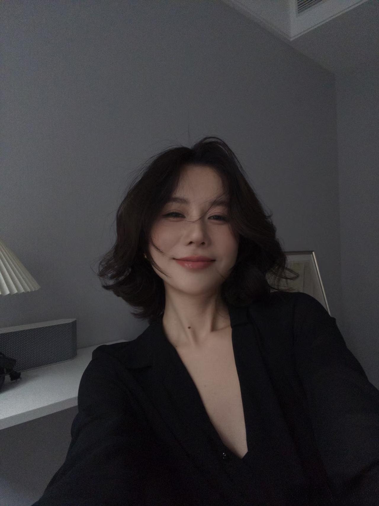 黑色