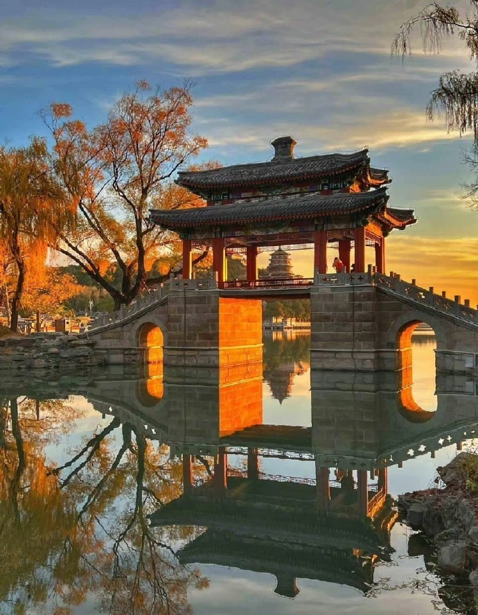 深秋，颐和园，日出。 