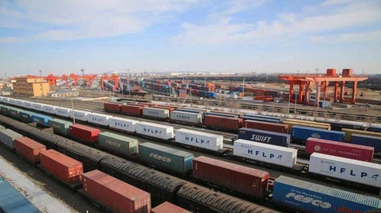 上次中欧班列停运，是因为波兰关闭了边境，现在又来了。

中欧班列是连接中国和欧洲