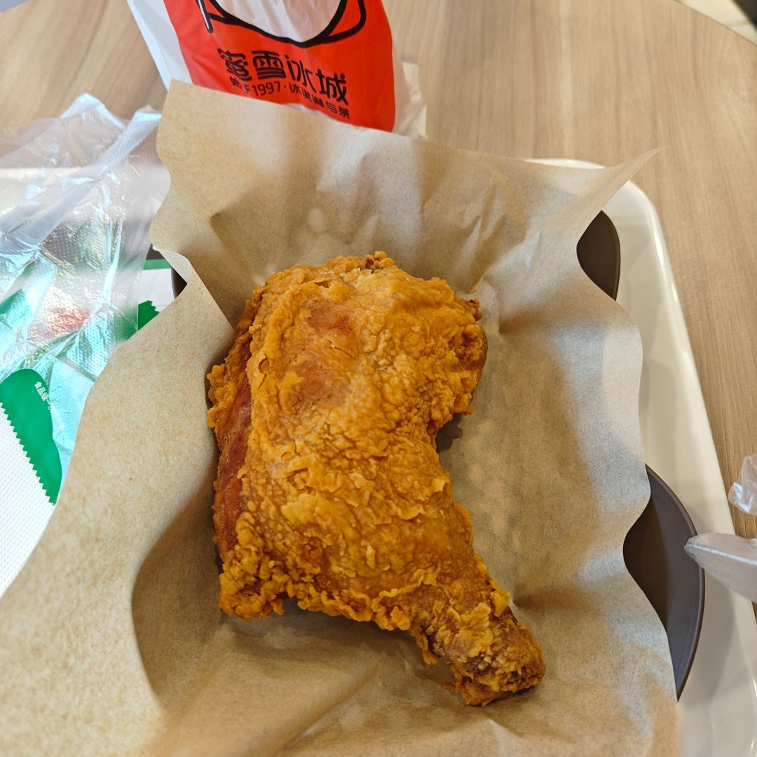 午饭还是将就点吃得了今天听店员安利德克士出了个新品[有票了][有票了]不过点都点