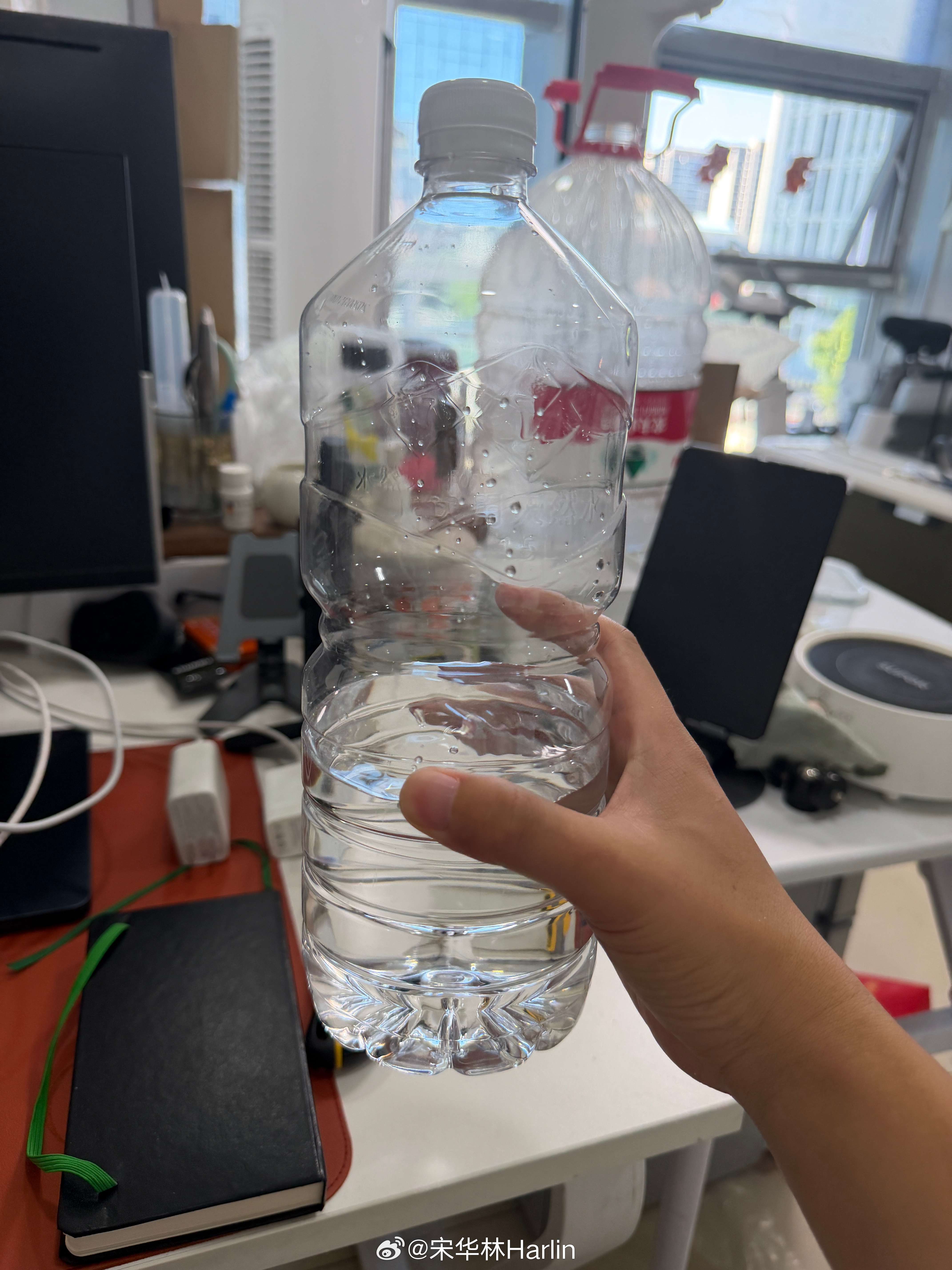 妈了，热的我大清早喝了一升水