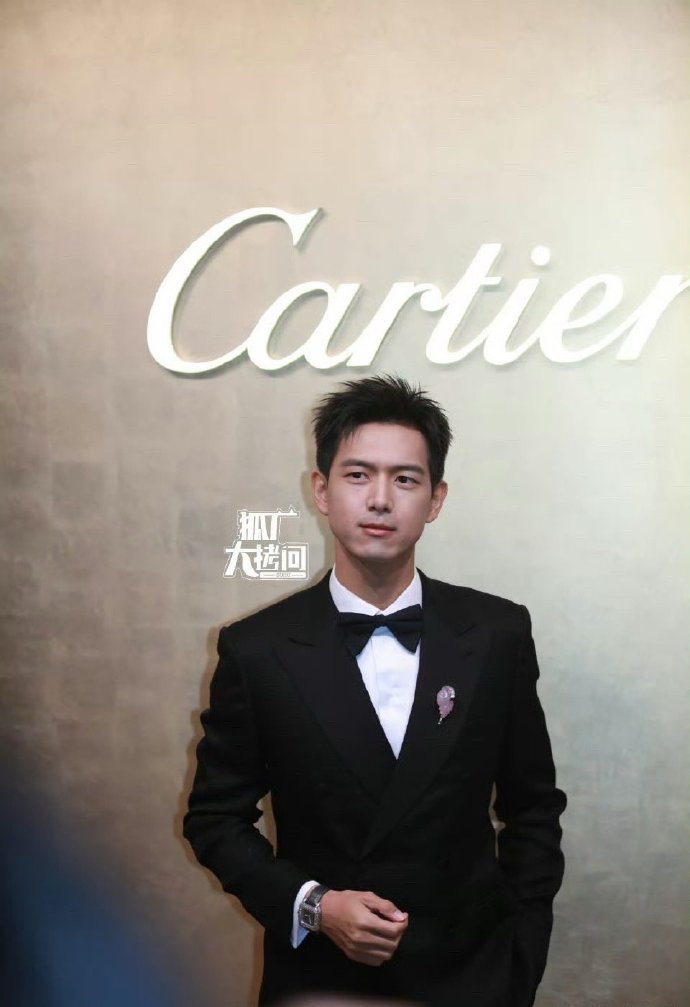 李现白敬亭线下活动状态 ​​​李现白敬亭珠光宝气 李现白敬亭线下活动状态，两位珠